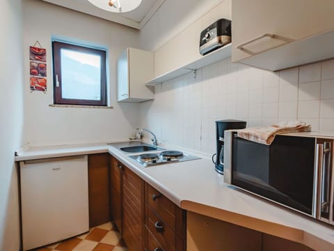 Cabinetry, Countertop, Property, Kitchen Sink, Sink, Kitchen Stove, Picture Frame, Kitchen, Tap, Interior Design