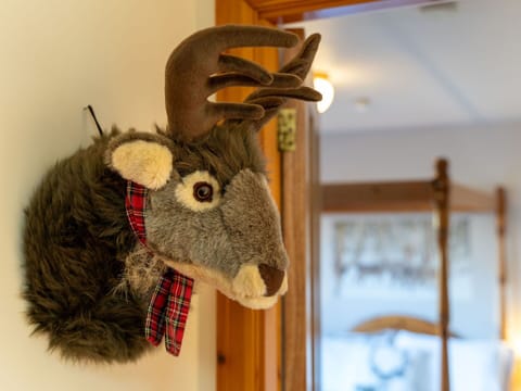 Wood, Natural Material, Fawn, Art, Event, Horn