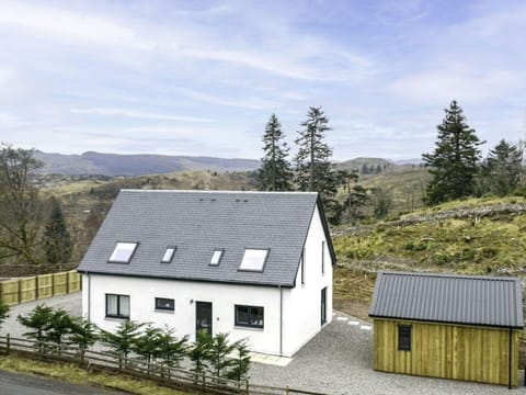 Sky, Cloud, Plant, Building, Property, Window, Mountain, Tree, House, Land Lot
