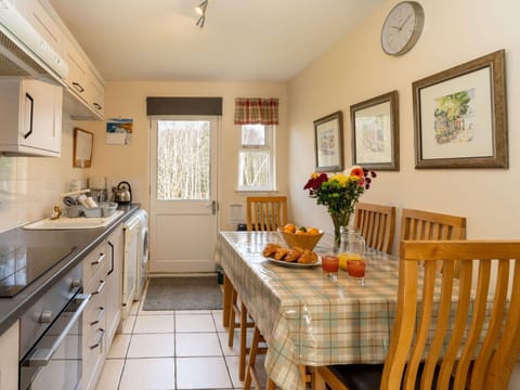 Furniture, Cabinetry, Property, Sink, Flower, White, Plant, Kitchen Sink, Table, Countertop