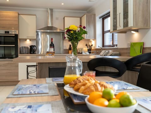 Food, Table, Tableware, Property, Furniture, Dishware, Orange, Plate, Plant, Interior Design