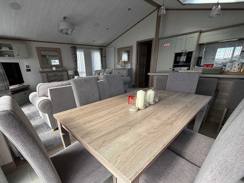 Living Room / Lounge