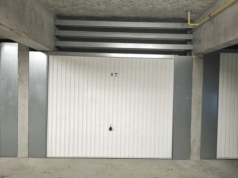 Wood, Architecture, Rectangle, Composite Material, Flooring, Ceiling, Tints And Shades, Concrete, Shade, Symmetry