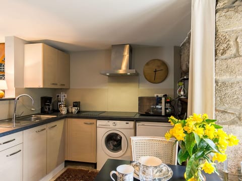 Building, Window, Comfort, Wood, Television, Living Room, Interior Design, House, Couch, Floor