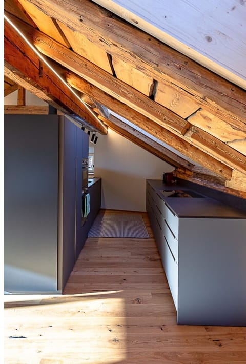 Property, Wood, Architecture, Interior Design, Building, Wall, Beam, Floor, Wood Stain, Hardwood