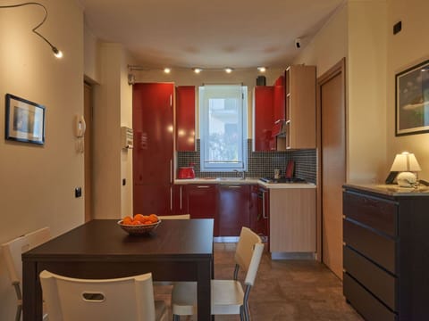 Water, Building, Cloud, Plant, Daytime, Property, Swimming Pool, Sky, Window, Azure