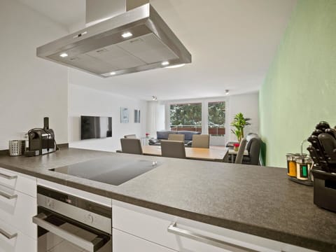 Cabinetry, Furniture, Property, Plant, Building, Countertop, Drawer, Houseplant, Table, Interior Design