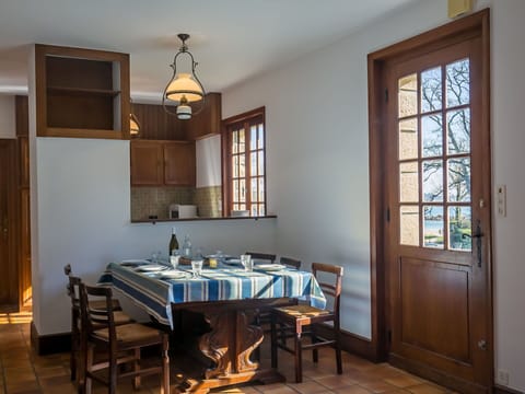 Cloud, Water, Sky, Window, Wood, Shade, Tints And Shades, Glass, Horizon