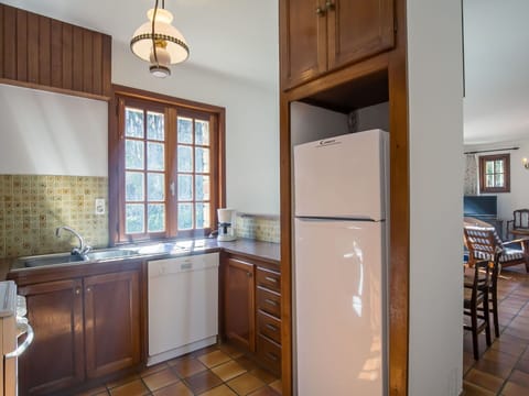 Cloud, Water, Sky, Window, Wood, Shade, Tints And Shades, Glass, Horizon