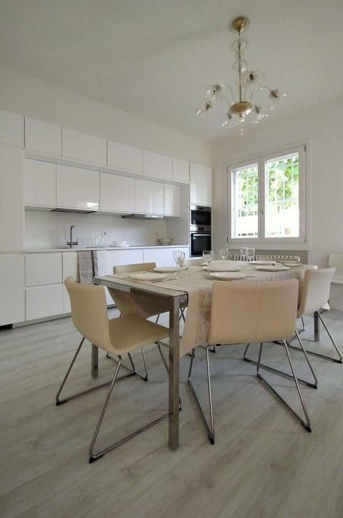 Water, Plant, Cloud, Building, Sky, Property, Swimming Pool, Azure, Shade, Rectangle