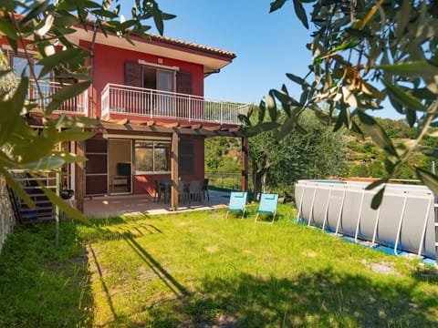 Plant, Property, Sky, Building, Window, Nature, Vegetation, Architecture, Land Lot, Neighbourhood