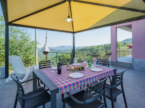 Table, Furniture, Property, Chair, Plant, Outdoor Table, Outdoor Furniture, Shade, Interior Design, Building