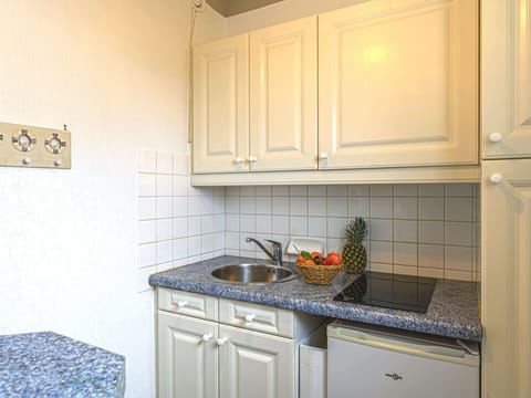 Cabinetry, Kitchen Sink, Property, Countertop, White, Kitchen Stove, Sink, Building, Interior Design, Wood