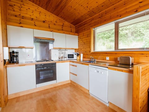 Cabinetry, Countertop, Property, Kitchen Appliance, Kitchen Stove, Kitchen Sink, Kitchen, Wood, Home Appliance, Interior Design