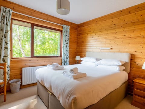 Furniture, Property, Window, Comfort, Building, Wood, Shade, Interior Design, Textile