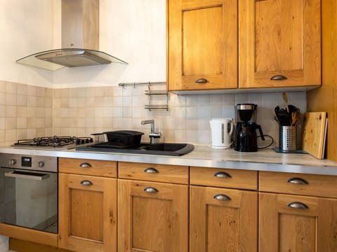 Plant, Water, Sky, Building, Blue, Wood, Shade, Condominium, Leisure, Real Estate