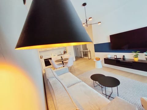 Water, Sky, Building, Plant, Property, Swimming Pool, Azure, Tree, Window, House