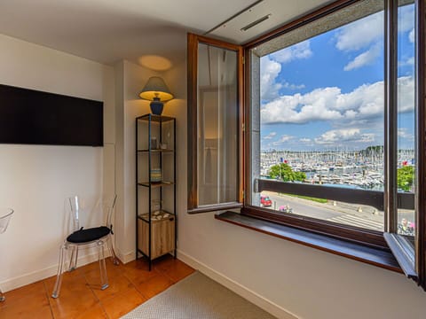 Building, Property, Cloud, Window, Shade, Wood, Sky, Interior Design, Floor, Flooring