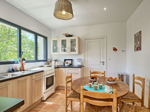 Cabinetry, Kitchen Sink, Property, Countertop, Furniture, Sink, Table, Window, Wood, Interior Design