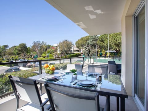 Cloud, Sky, Building, Urban Design, Neighbourhood, Plant, Condominium, Tower Block, Residential Area, Facade