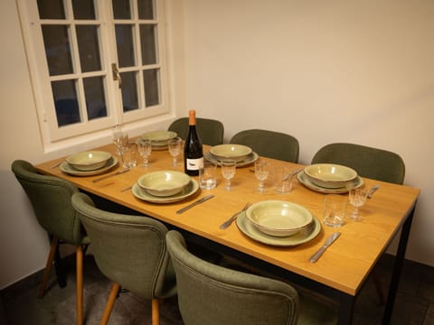 Property, Furniture, Building, Comfort, Wood, Bed Frame, Lighting, Interior Design, Architecture, Bed