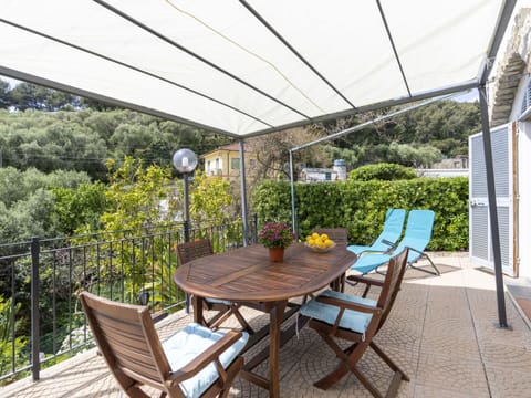Cloud, Plant, Sky, Property, Building, Window, Tree, Land Lot, Table, House