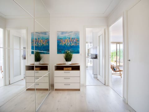 Water, Plant, Building, Sky, Daytime, Property, Blue, Azure, Swimming Pool, Skyscraper