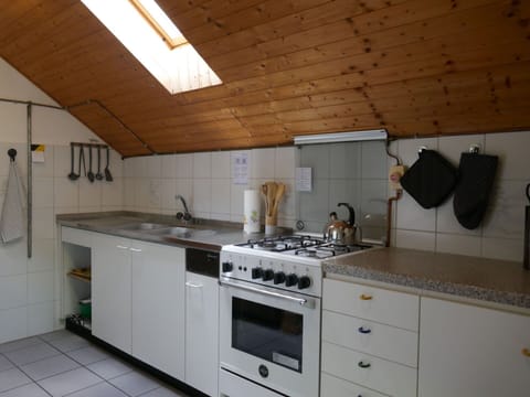 Cabinetry, Countertop, Property, Building, Tap, Kitchen Stove, Kitchen Sink, Sink, Kitchen, Kitchen Appliance