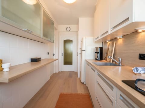 Building, Sky, Plant, Window, House, Facade, Tree, Leisure, Roof