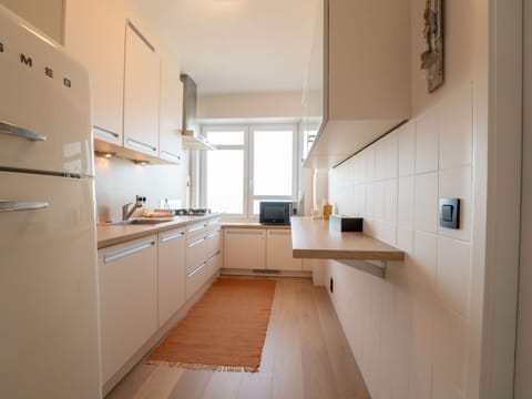 Building, Sky, Plant, Window, House, Facade, Tree, Leisure, Roof