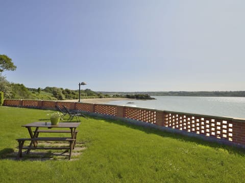 Water, Sky, Property, Blue, Swimming Pool, Azure, Building, Shade, Composite Material, Leisure