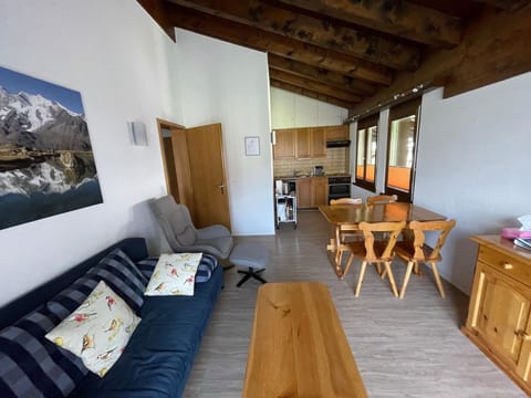 Furniture, Property, Table, Wood, Comfort, Building, Interior Design, Couch, Flooring, Floor