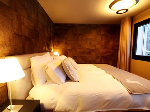 Property, Furniture, Building, Comfort, Light, Wood, Lighting, Textile, Interior Design, Bed Frame