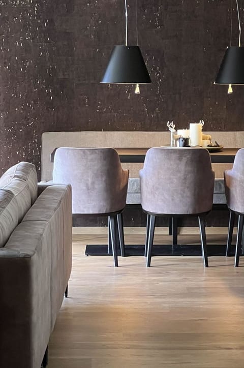 Furniture, Light, Wood, Lamp, Interior Design, Rectangle, Flooring, Floor, Living Room