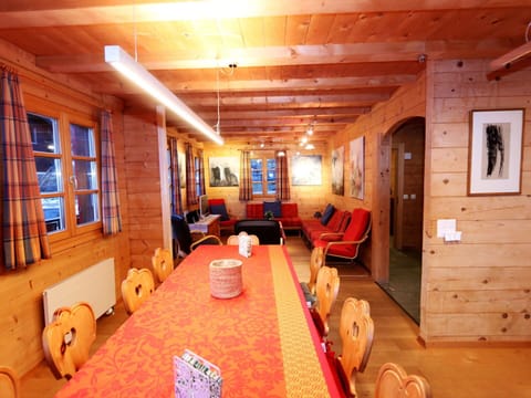 Orange, Wood, Interior Design, Flooring, Floor, Building, Real Estate, Hardwood, Leisure, Living Room