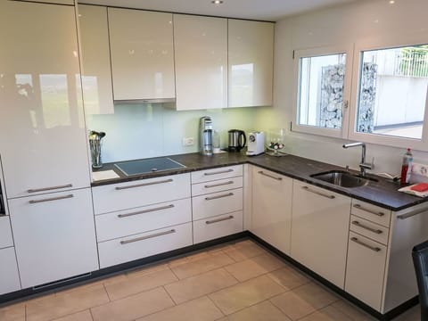 Kitchen Appliance, Kitchen, Countertop, Cabinetry, Flooring, Major Appliance, Wood, Furniture, Interior Design, Home Appliance