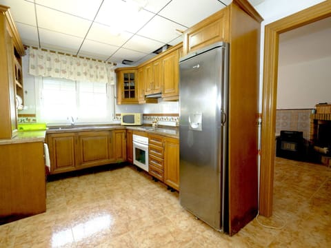 Microwave, oven, dishwasher, highchair