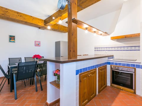 Cloud, Water, Sky, Plant, Property, Azure, Natural Landscape, Swimming Pool, Tree, Vegetation