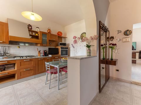 Cloud, Water, Sky, Plant, Property, Azure, Natural Landscape, Swimming Pool, Tree, Vegetation