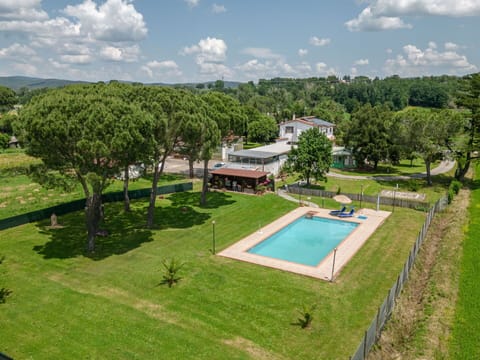 Cloud, Water, Sky, Plant, Property, Azure, Natural Landscape, Swimming Pool, Tree, Vegetation