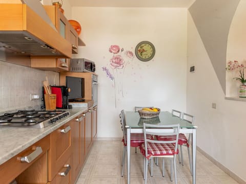 Cloud, Water, Sky, Plant, Property, Azure, Natural Landscape, Swimming Pool, Tree, Vegetation