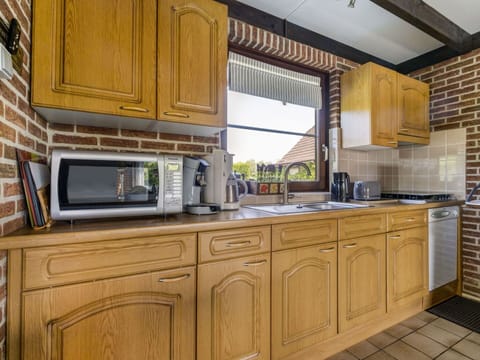 Cloud, Water, Sky, Plant, Property, Azure, Natural Landscape, Swimming Pool, Tree, Vegetation