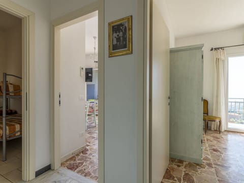 Cloud, Plant, Sky, Building, Daytime, Property, Window, Tree, House, Land Lot