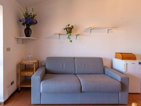 Property, Furniture, Couch, Plant, Flowerpot, Interior Design, Lighting, Wood, Comfort, Floor