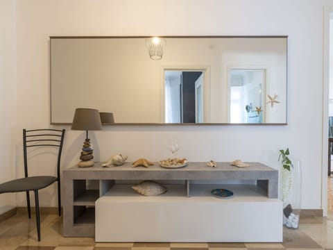 Plant, Building, Daytime, Property, Water, Sky, Blue, Azure, Tree, Arecales