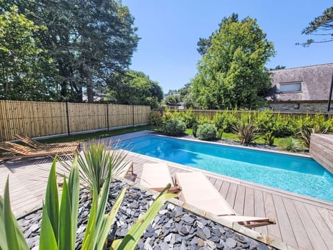 Water, Plant, Sky, Daytime, Property, Swimming Pool, Nature, Azure, Botany, Tree