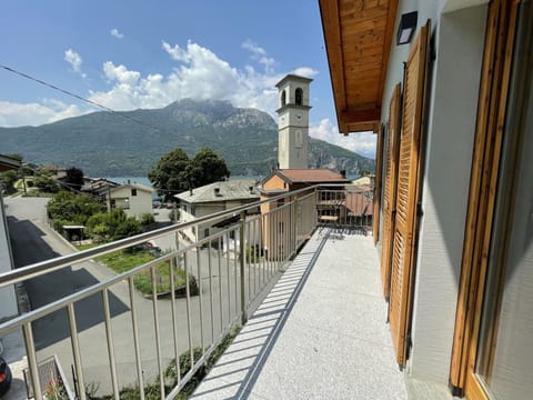 Water, Sky, Building, Window, Swimming Pool, Azure, Shade, Composite Material, Real Estate, Leisure