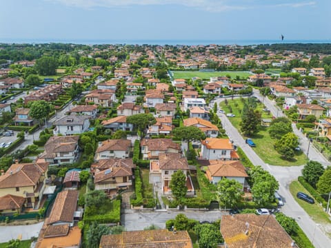 Water, Sky, Building, Window, Swimming Pool, Azure, Shade, Composite Material, Real Estate, Leisure