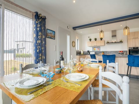 Sky, Cloud, Water, Building, Plant, Azure, Tree, Swimming Pool, Condominium, Shade