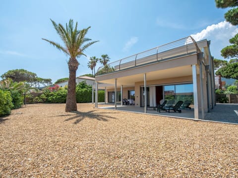 Water, Sky, Table, Furniture, Property, Chair, Azure, Outdoor Table, Outdoor Furniture, Tableware